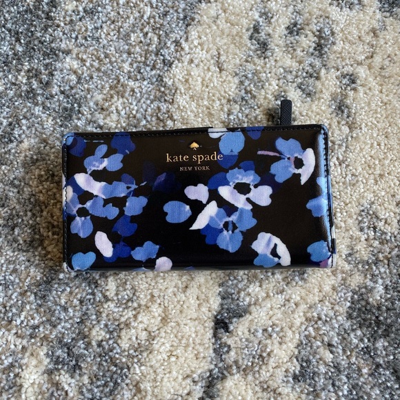 kate spade Handbags - Kate Spade Snap Wallet